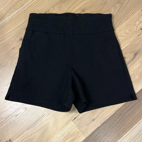 Versona elastic waist shorts - Picture 1 of 3